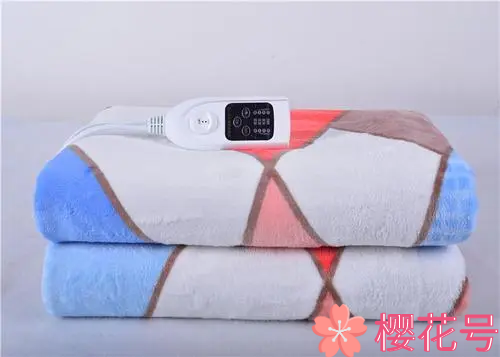 取暖器应该如何选择，取暖器与电热毯相比哪个更有效的预防寒冷